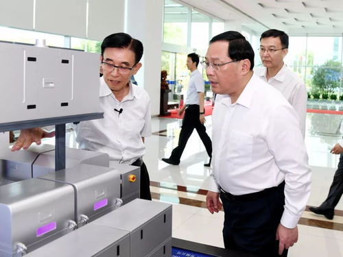 李強調研上海半導體產業，強調集中力量突破核心關鍵技術，強化技術服務支撐